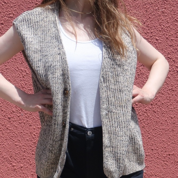 Knitted vest, buttoned up. 100% cotton - Picture 9 of 10